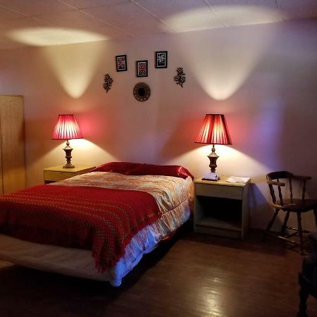 Pittsfield Motor Inn エクステリア 写真