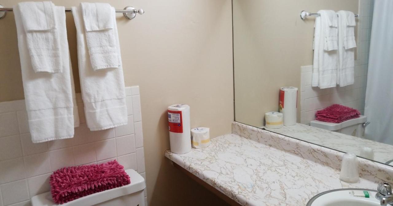 Pittsfield Motor Inn エクステリア 写真