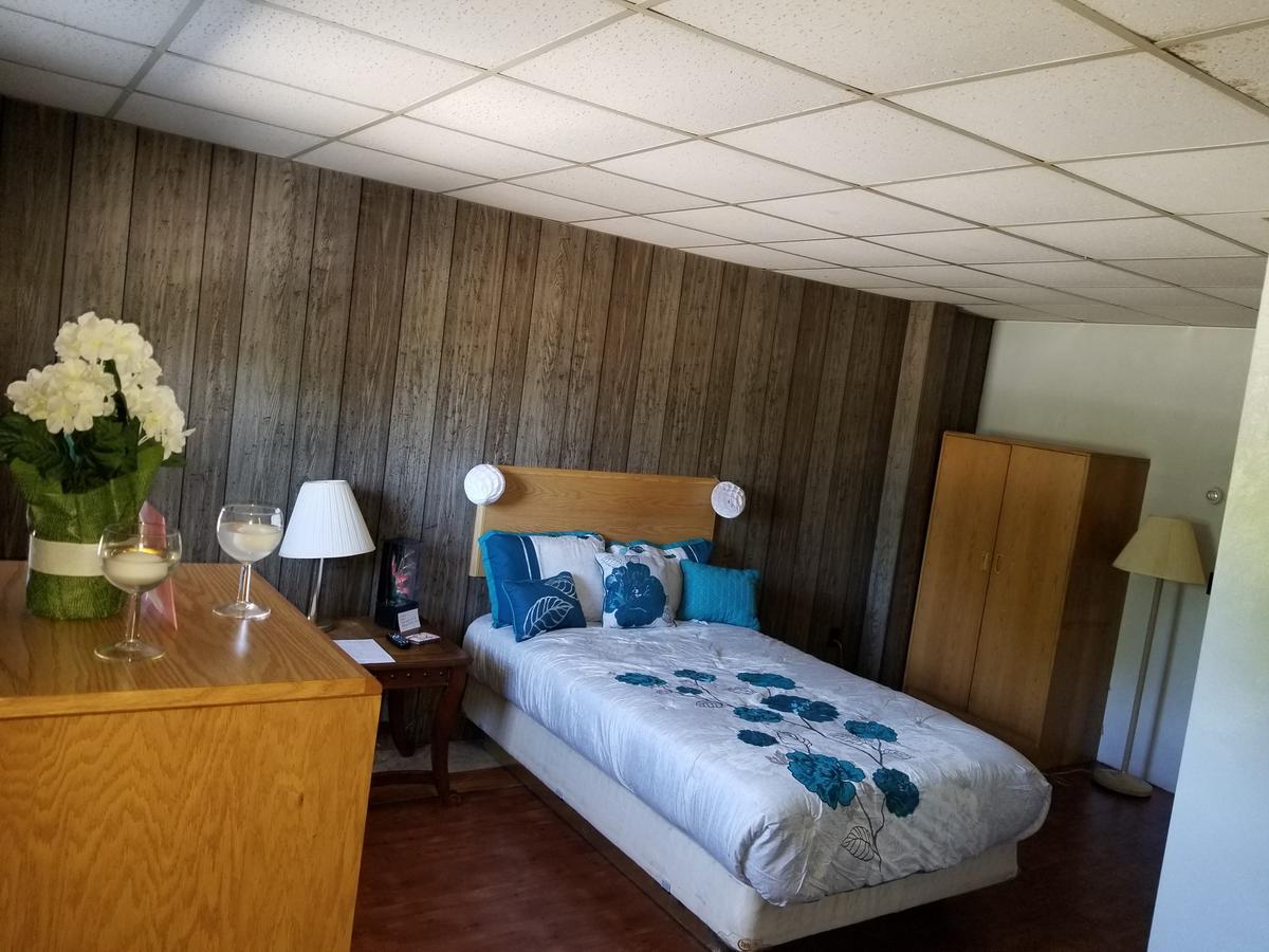 Pittsfield Motor Inn エクステリア 写真