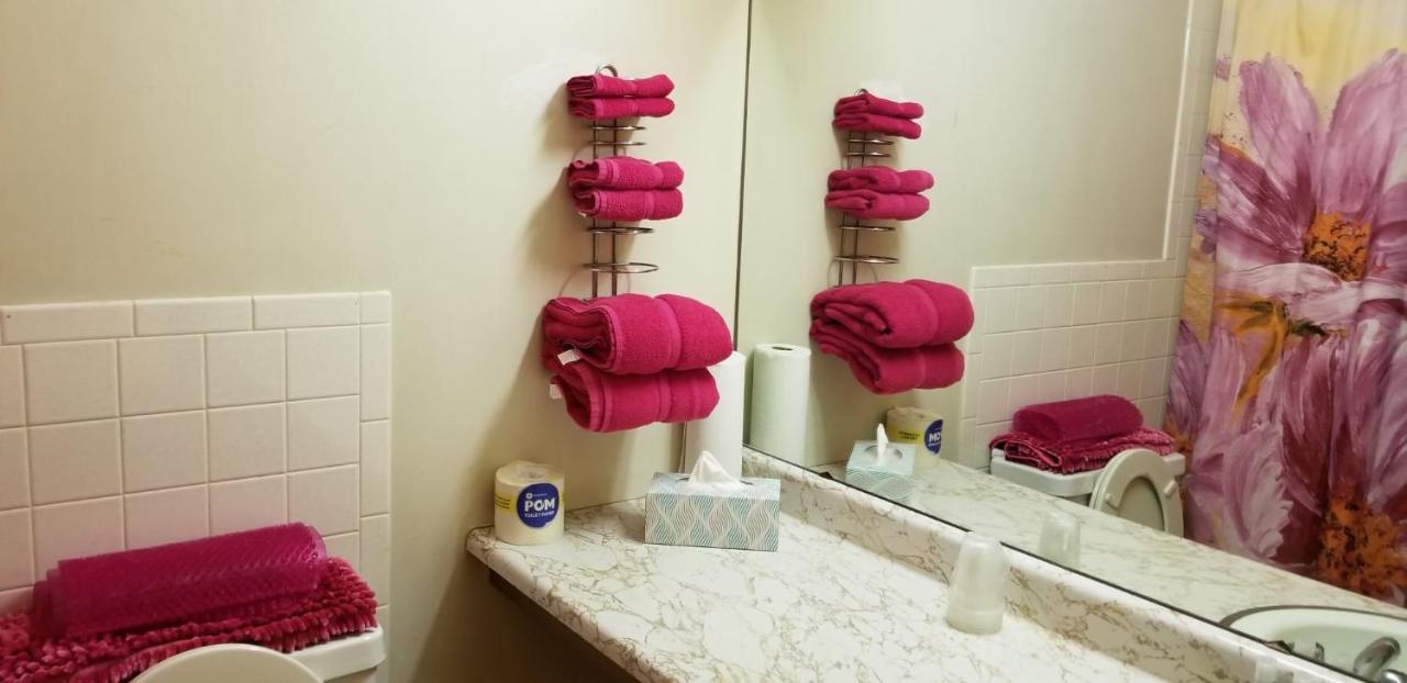 Pittsfield Motor Inn エクステリア 写真
