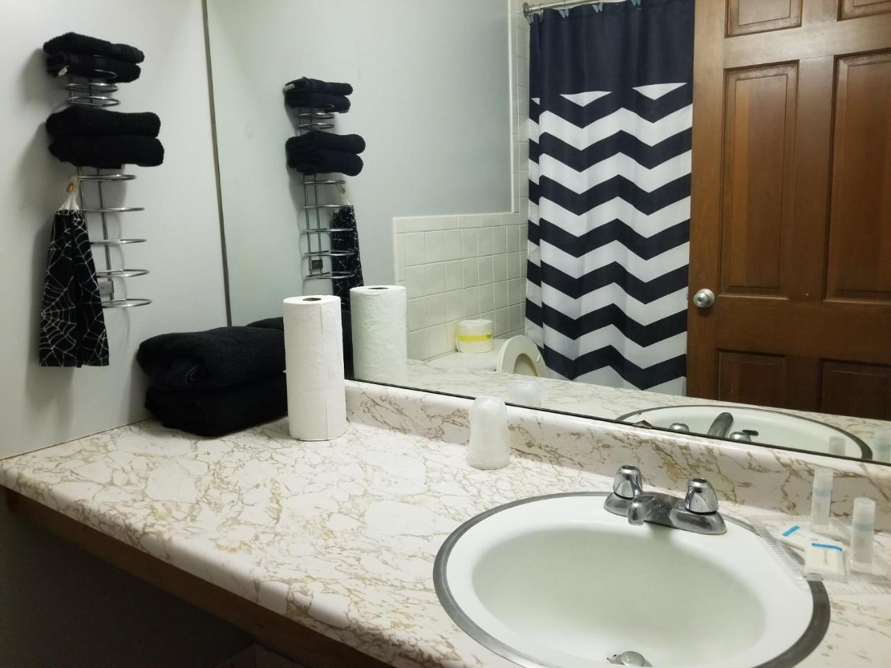 Pittsfield Motor Inn エクステリア 写真