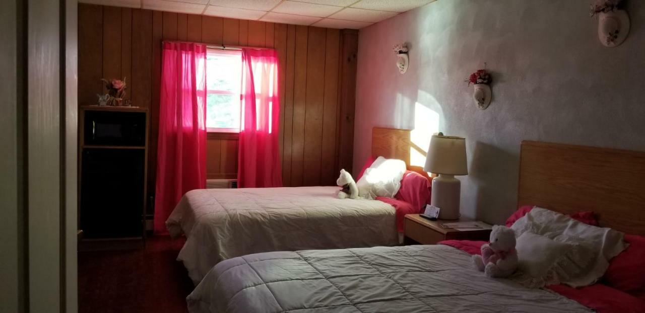 Pittsfield Motor Inn エクステリア 写真