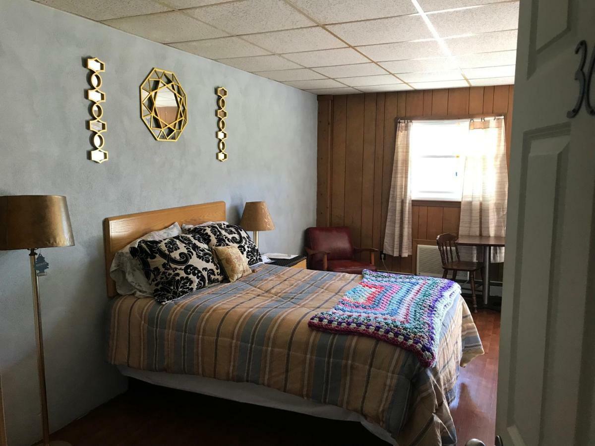 Pittsfield Motor Inn エクステリア 写真